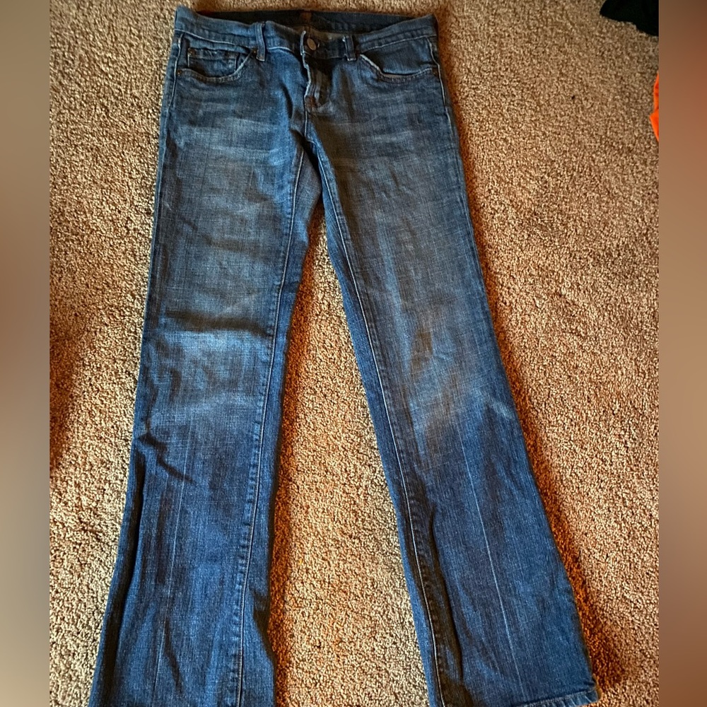 Low waisted jeans, love them they just don’t fit no more ☹️. Size small